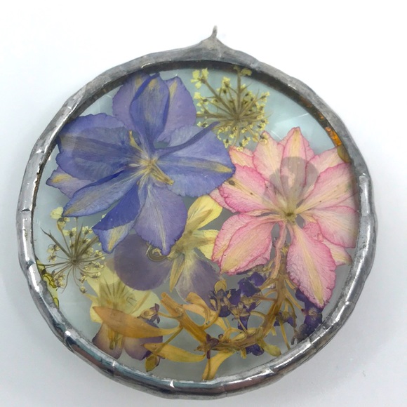 Pressed Flower Pendant - Picture 2 of 4
